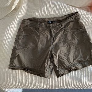 kuhl kontra 6” shorts size 10 green
